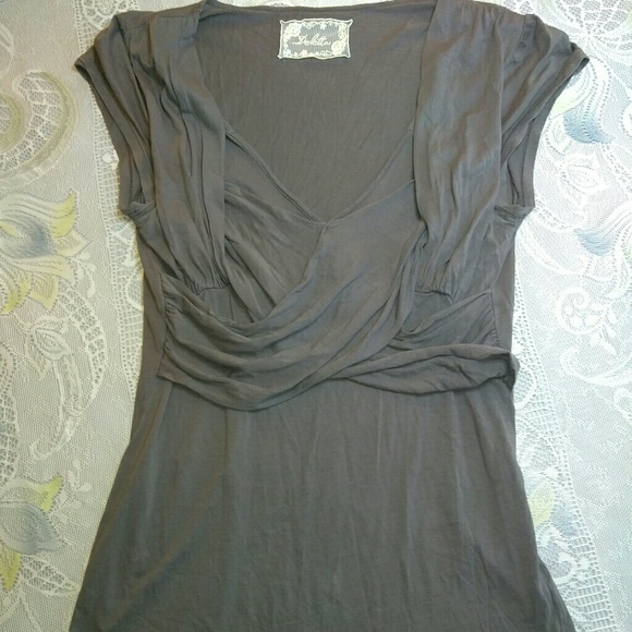 Anthropologie Tops - ANTHROPOLOGIE DELETTA Grey Crossfront Capsleeve Te